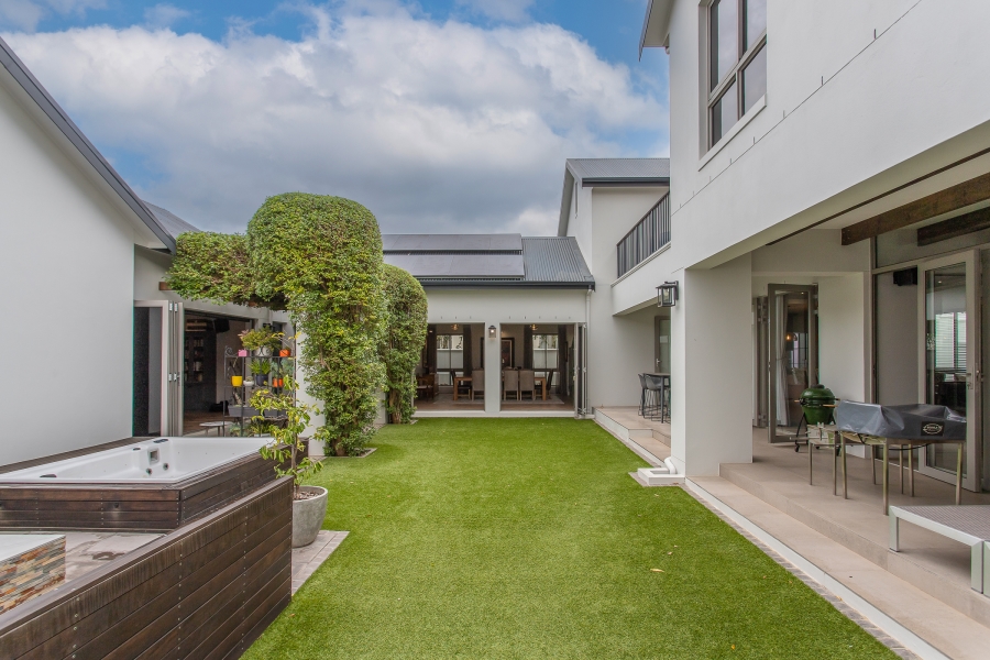 4 Bedroom Property for Sale in Lemoenkloof Western Cape